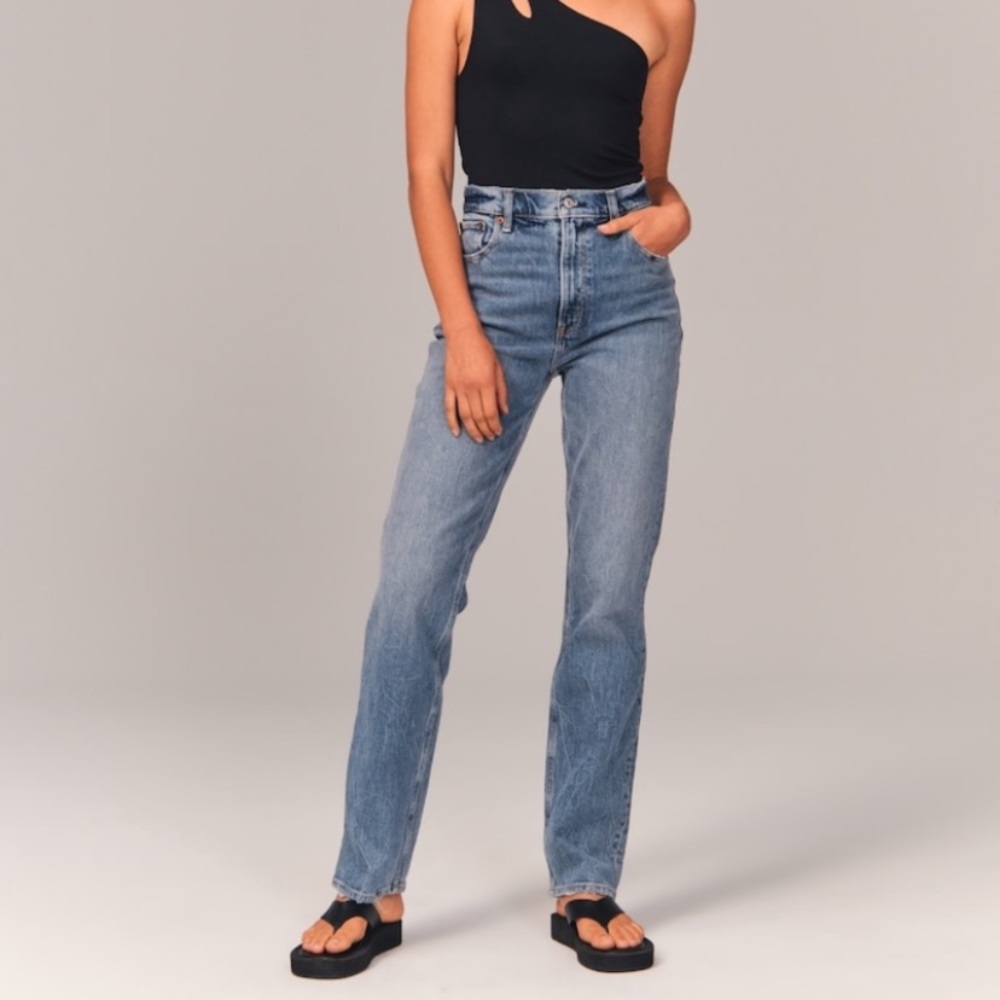 Abercrombie Curve Love 90s Straight Ultra High Rise Jean (Short)